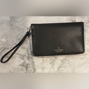 Kate Spade Darcy Clutch Wallet Wristlet
Color: Black